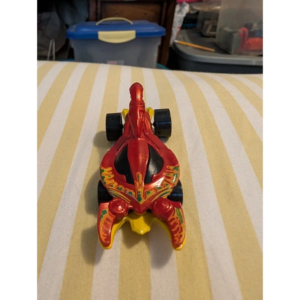 Hot Wheels HW City Scorpedo 2013 Die Cast Toy Car Red Yellow Fantasy Vehicle